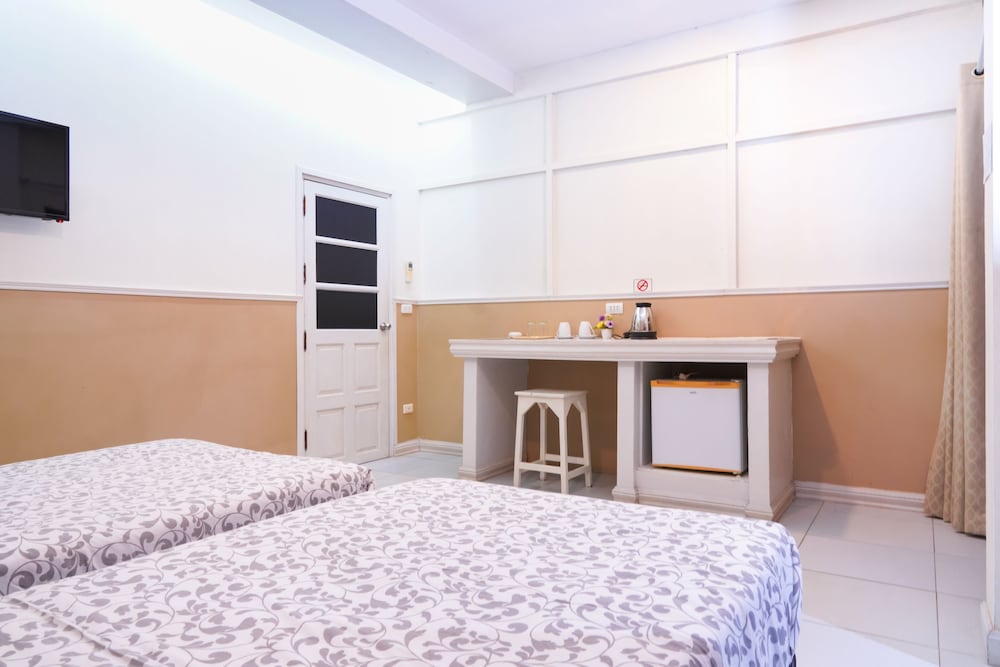 Deluxe Twin Room - Photo 12