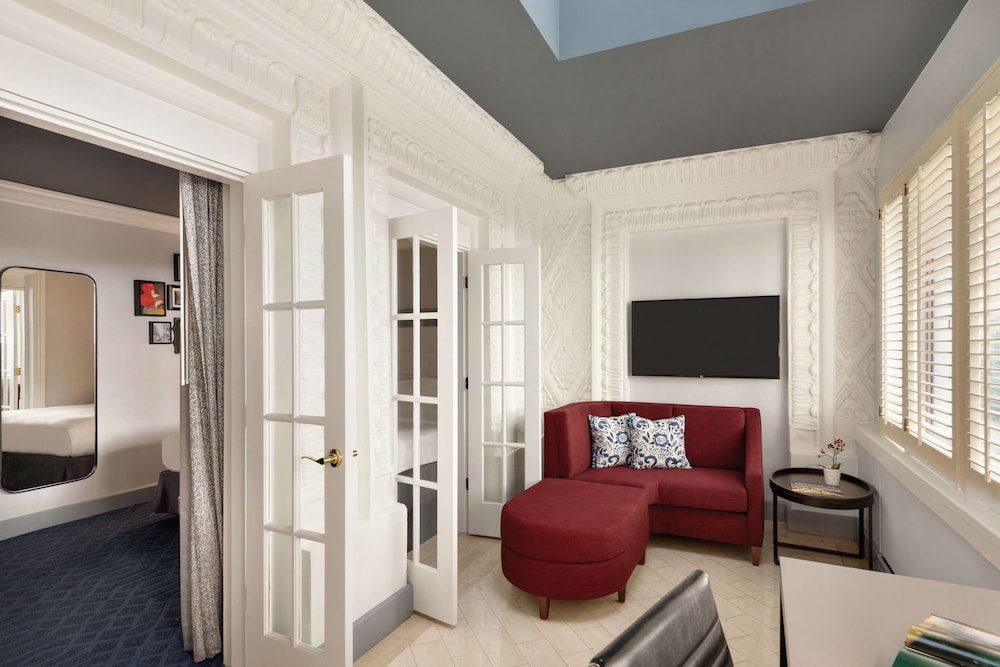 Junior Suite, 1 King Bed photo 2