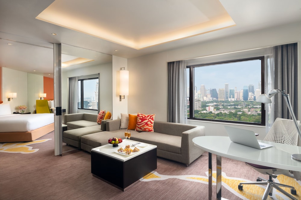 Junior Suite, 1 King Bed, Smoking (Lumpini View) photo 2