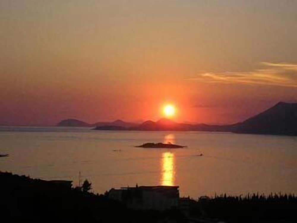 Comfort Apartment, 2 Bedrooms, Terrace, Sea View photo 3