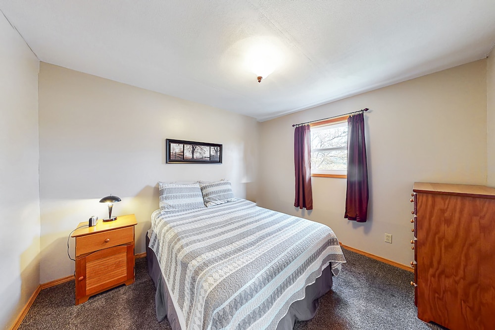 2 Bedroom Queen Cabin 2, Lake View photo 1