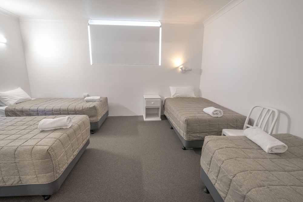 Family Studio, Non Smoking, Kitchenette (Family King & 4 Singles) photo 1