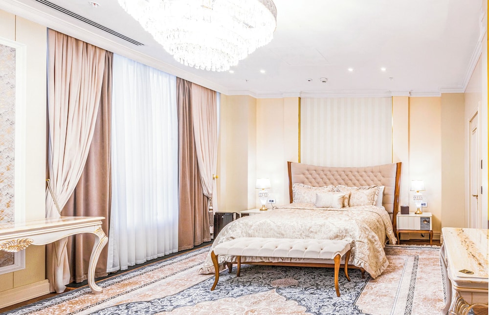 Executive Suite - Photo 7