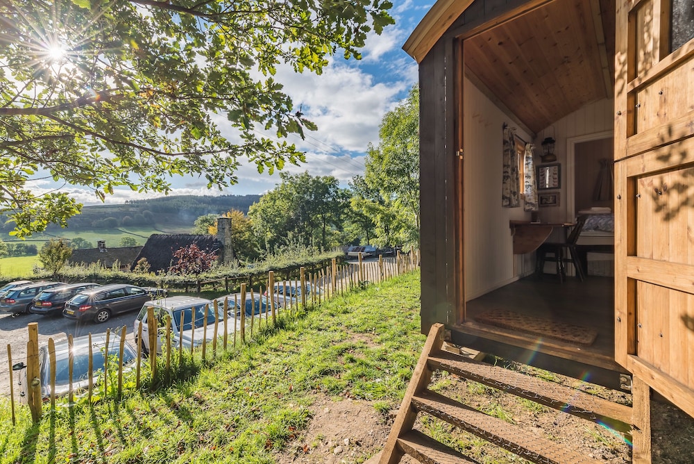 Cabin (Shepherds Hut - Swaledale) photo 2