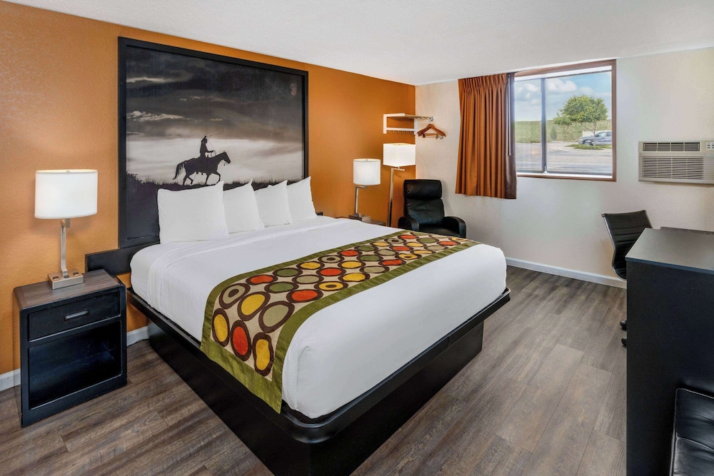 Standard Room, 1 King Bed - Photo 1