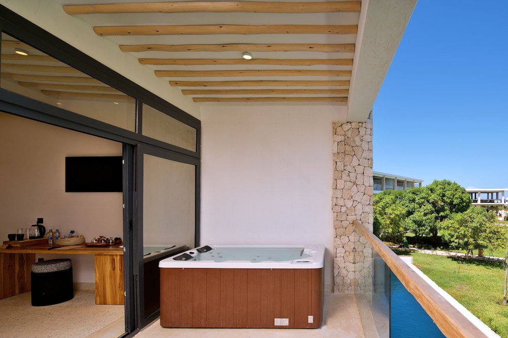 Premium Jacuzzi Room - Photo 3