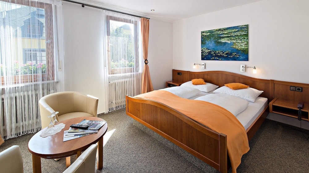 Double Room, Non Smoking - Photo 4