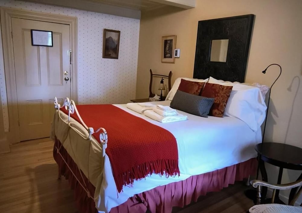 Old Part, 1 Double Bed, Shared Bathroom photo 2