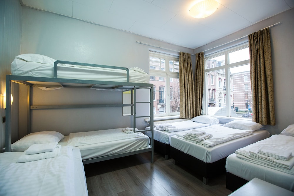 Family Room, Multiple Beds (6 Persons)