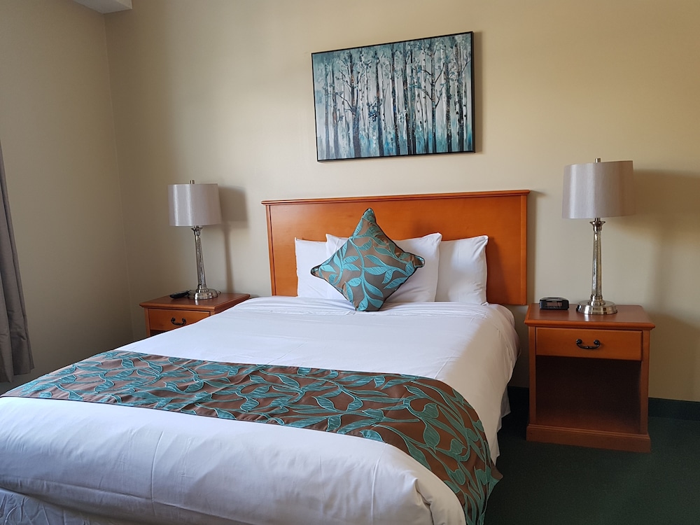 Junior Suite, 1 Queen Bed with Sofa bed, Accessible, Kitchenette photo 1
