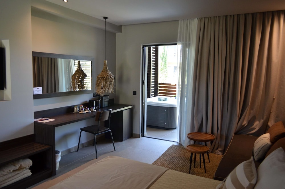 Suite with Jacuzzi photo 2