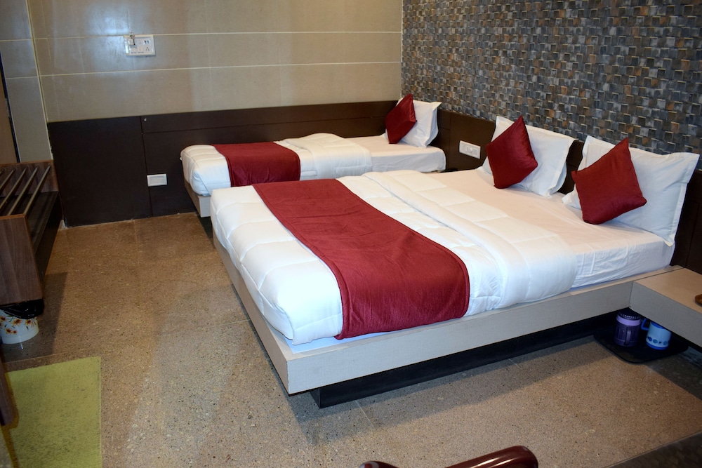 Deluxe Room, Multiple Beds