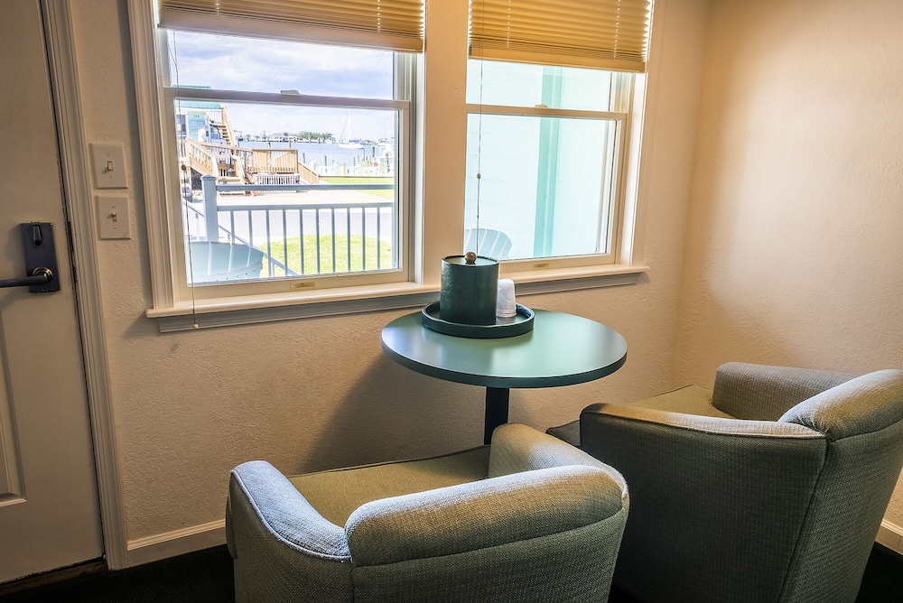 Standard Room, 1 Bedroom, Non Smoking (1st FL Harborfront King, Private Deck)