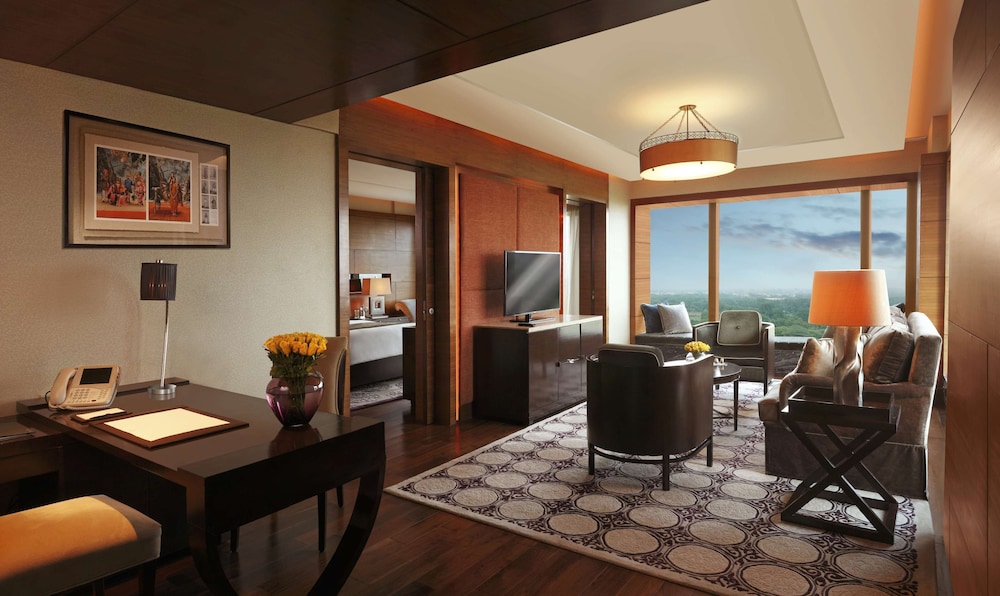 Executive Suite - Photo 4