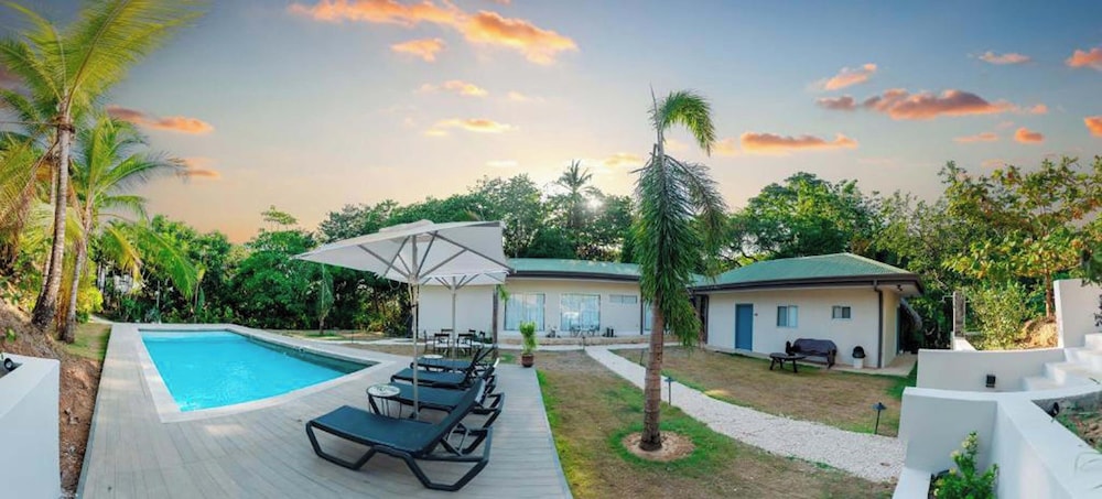Family Bungalow with Shared Kitchen and Living Room photo 3