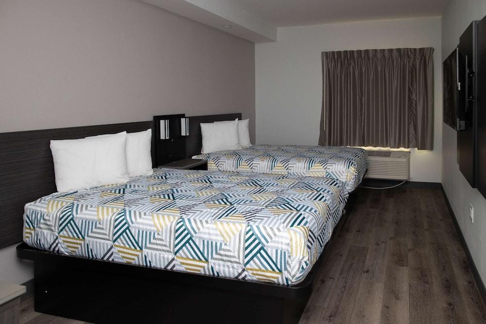 Standard Room, 2 Double Beds, Non Smoking - Photo 3