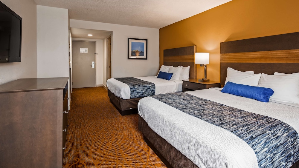Standard Room, 2 Queen Beds, Non Smoking, Refrigerator & Microwave - Photo 1