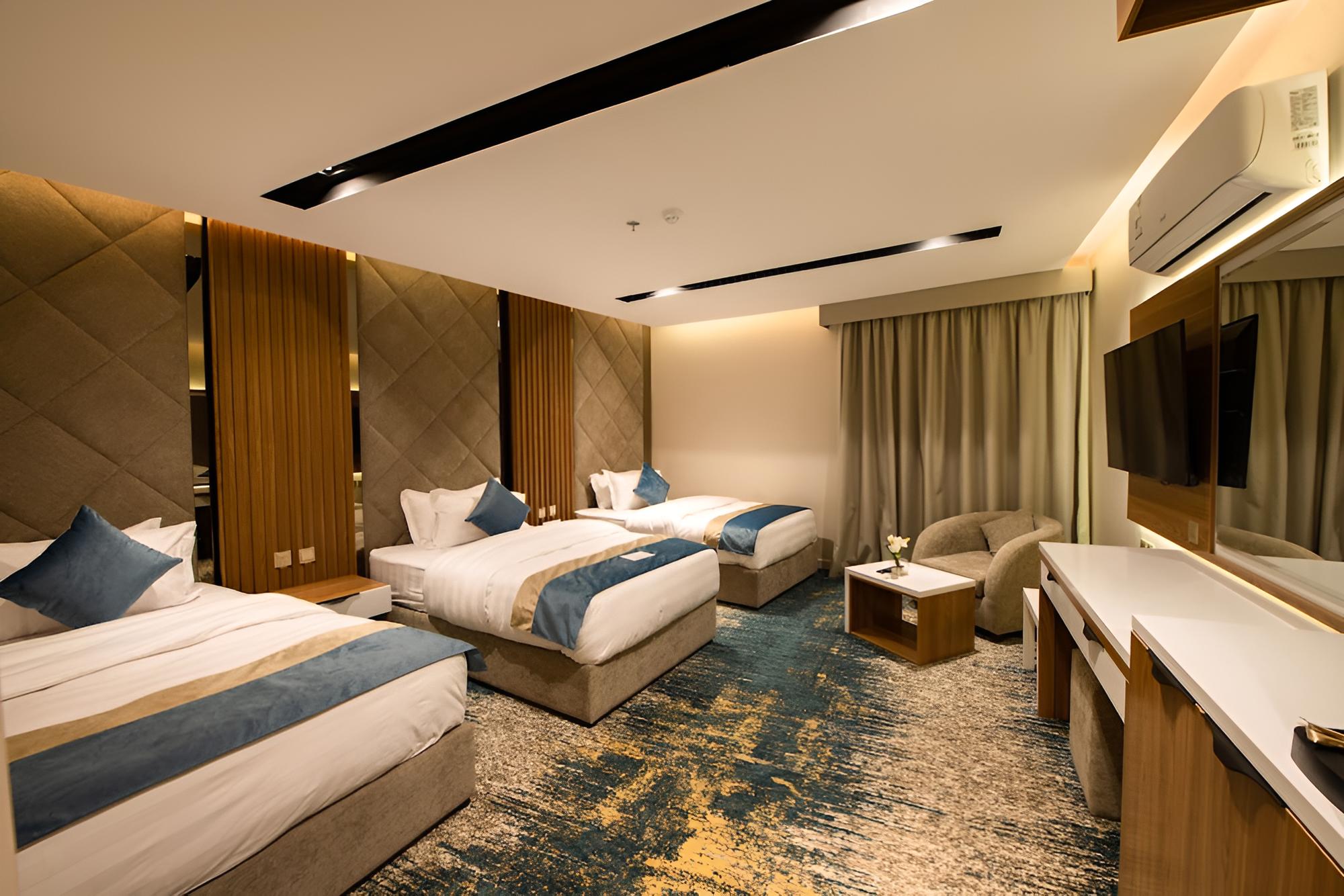 Basic Triple Room, 3 Twin Beds, City View photo 2