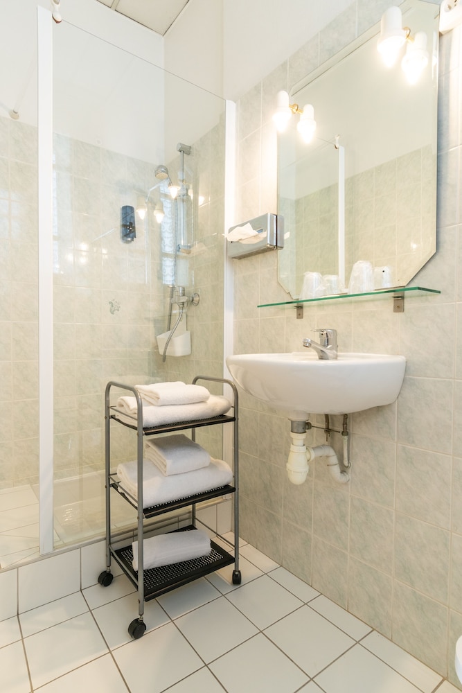 Standard Double Room - Photo 2