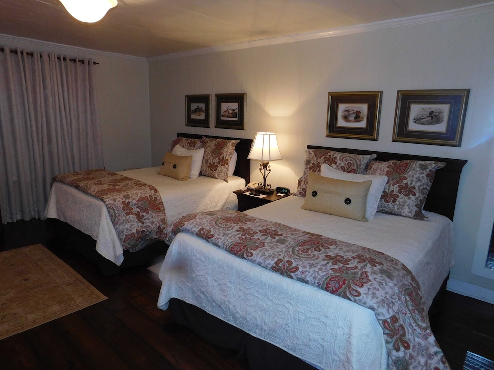 Double Queen Suite