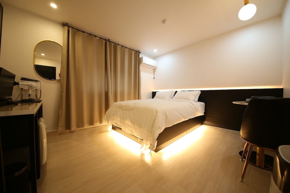 Standard Room - Photo 1