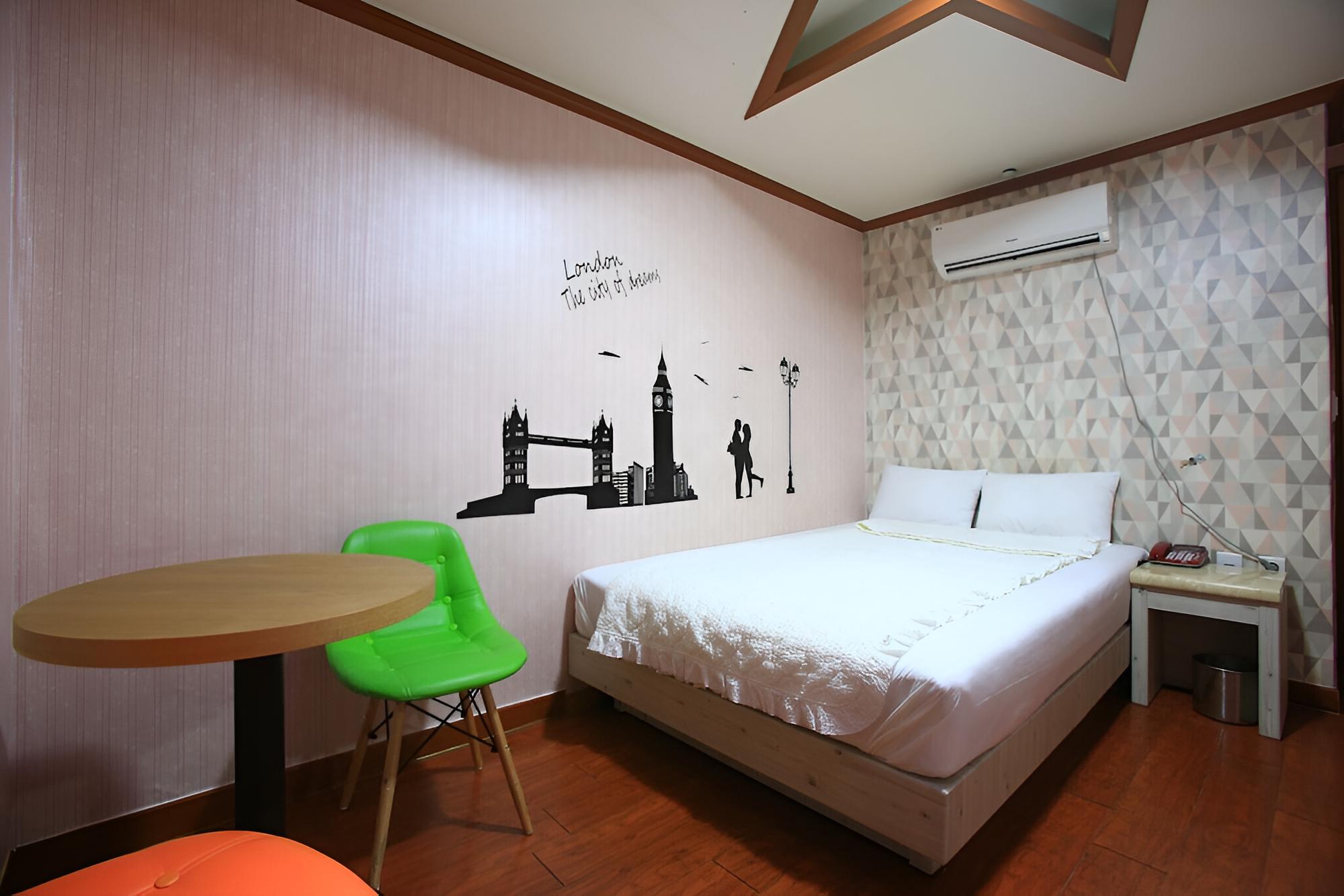 Room (Standard (double room)) - Photo 3