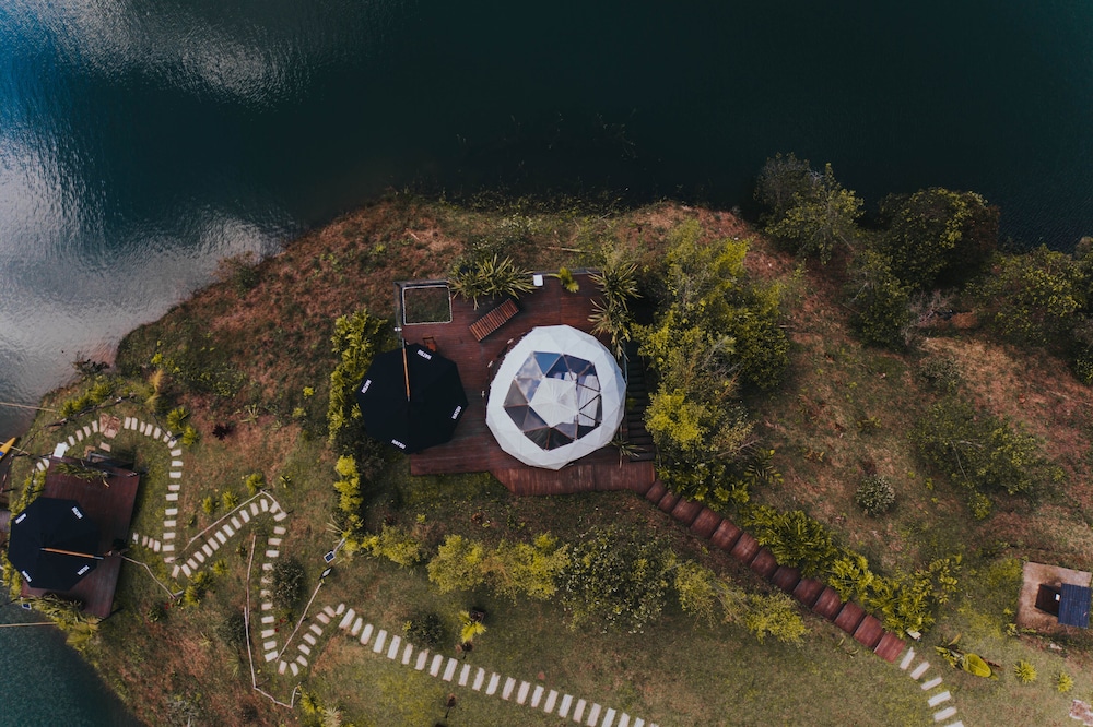 Deluxe Suite, Lake View (Lake Suite 6)