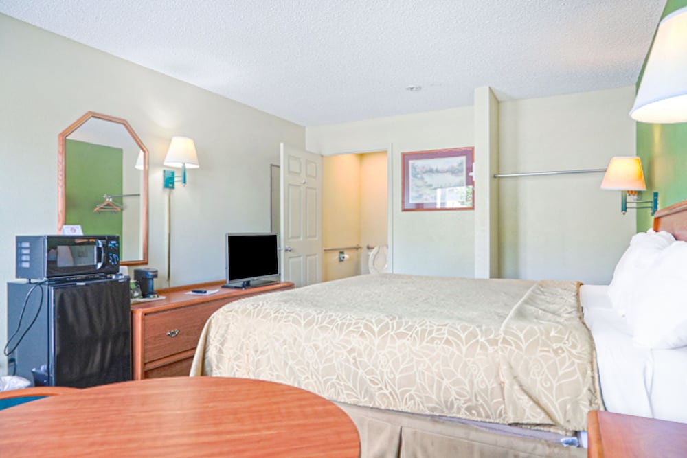 Room, 1 King Bed, Accessible, Non Smoking photo 3