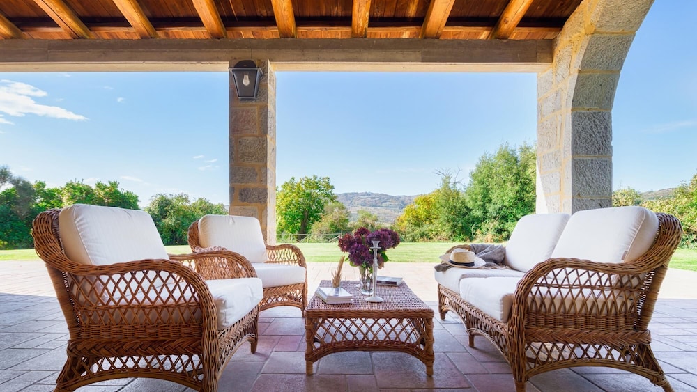Villa photo 2
