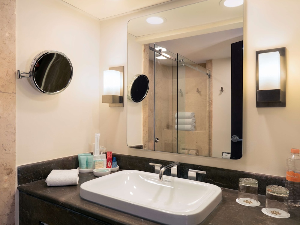 Executive Suite, 2 Double Beds (Junior) - Photo 6