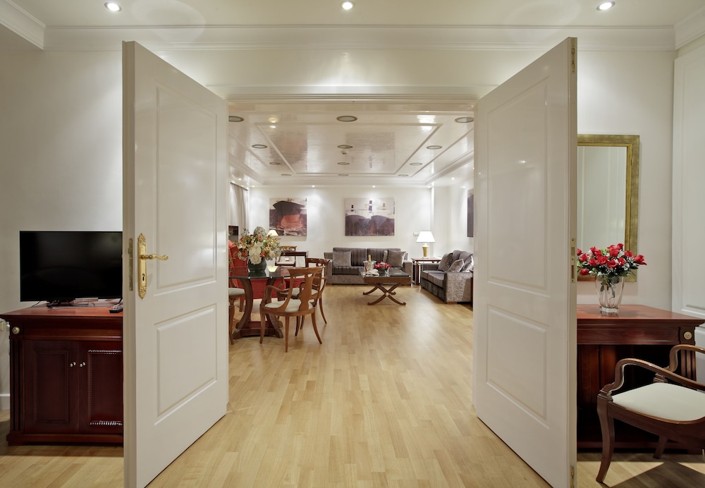 Presidential Suite, City View