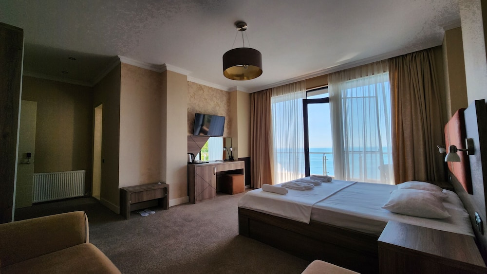 Superior Double Room, 1 Queen Bed With Sofa Bed, Sea View photo 1
