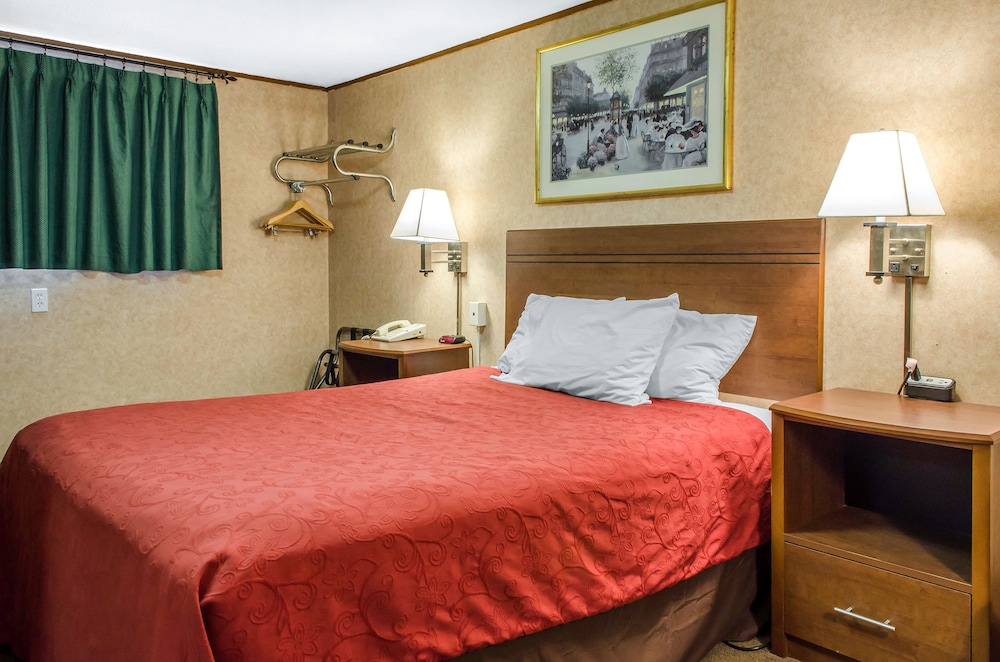 Standard Room, 1 Queen Bed, Non Smoking - Photo 2