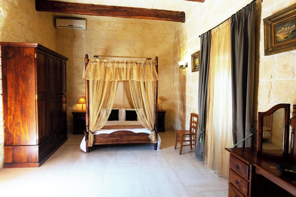 Standard Villa, Multiple Bedrooms (Villeleynah Amazing Gozitan Villa +)