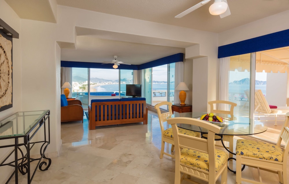 Master Suite Premium Level with Sea Front View and Private Swimming Pool photo 1