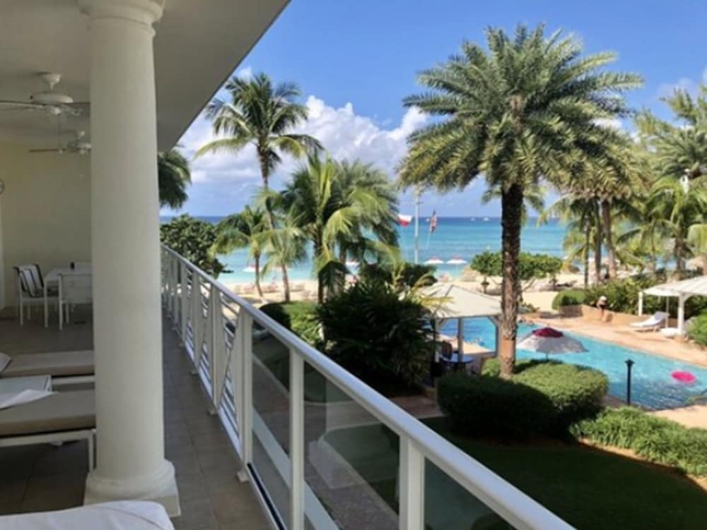 Luxury 3 Bedroom Villa, Pool View photo 1