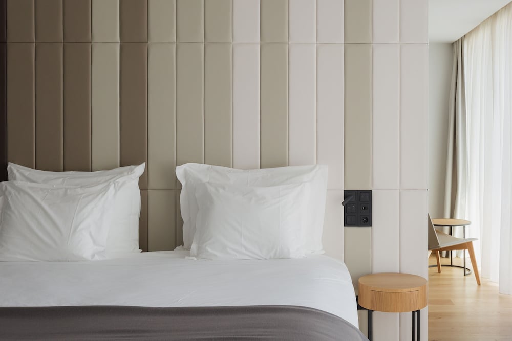 Premium Suite, City View thumbnail 6