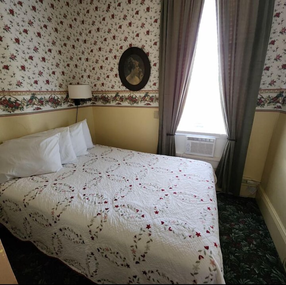 Standard Room, 1 Double Bed, Shared Bathroom photo 2