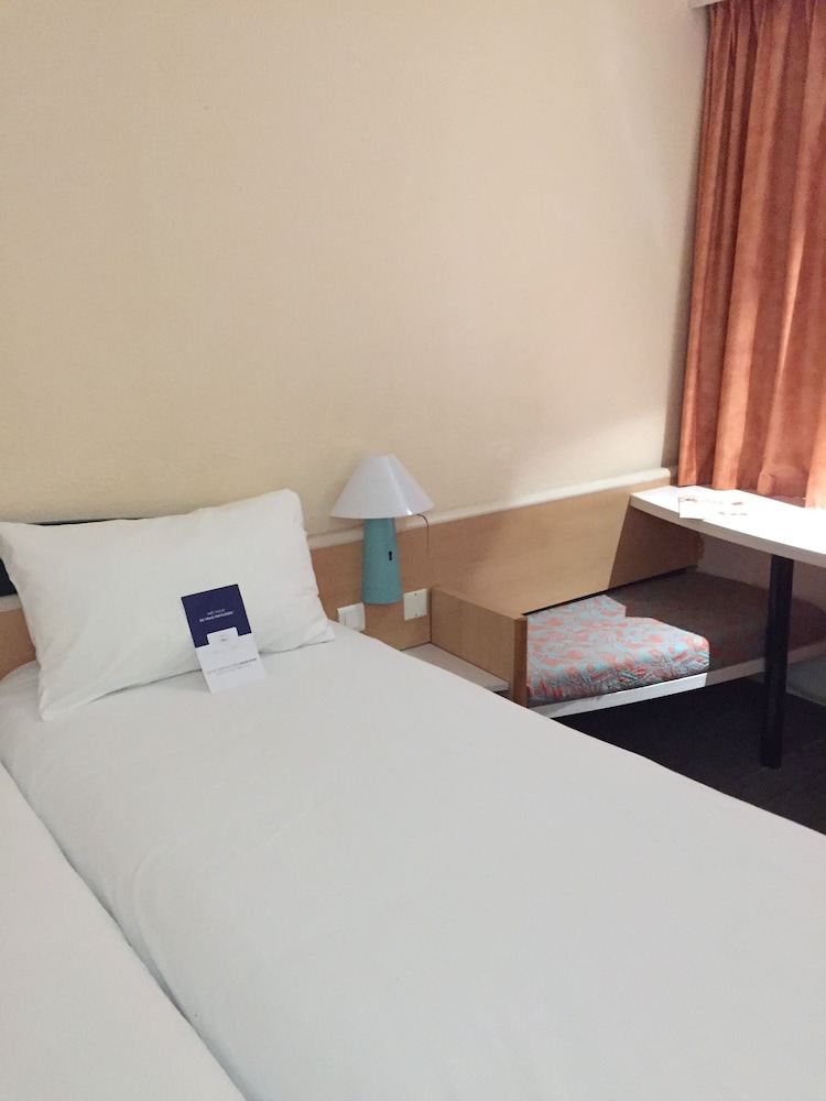 Standard Twin Room, 2 Twin Beds - Photo 2
