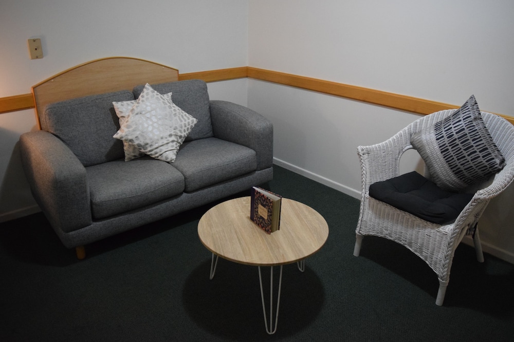 Deluxe Room, 1 Queen Bed, Ground Floor photo 3
