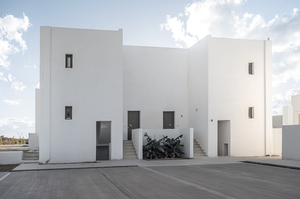 Adjoining Sea View Suites, 4 Bedroom, 2 Private Pools