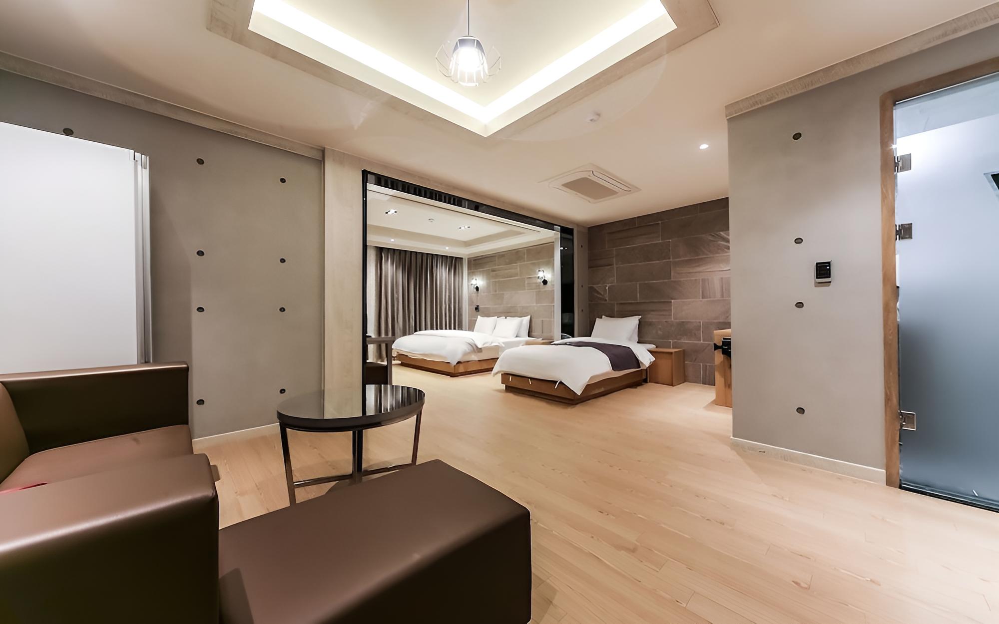 Room (Twin Suite) - Photo 2