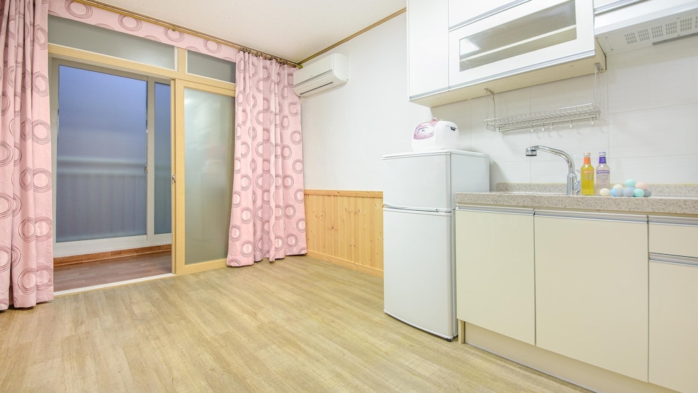 Basic Room, 1 Bedroom (A206) - Photo 2