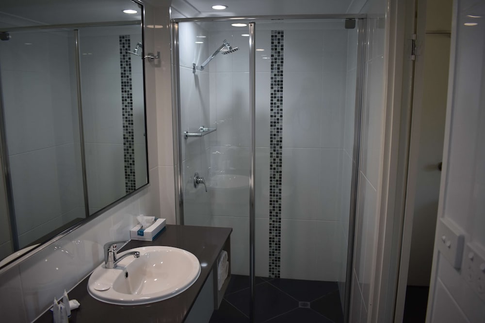 Standard Room, Multiple Beds, Non Smoking - Photo 14