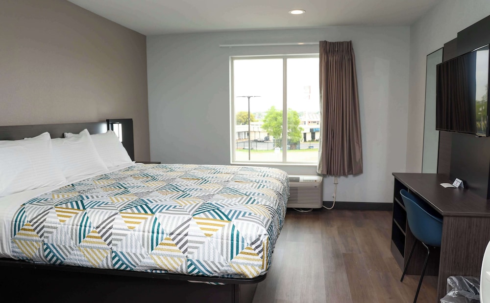 Standard Room, 1 King Bed, Non Smoking, Kitchenette - Photo 2
