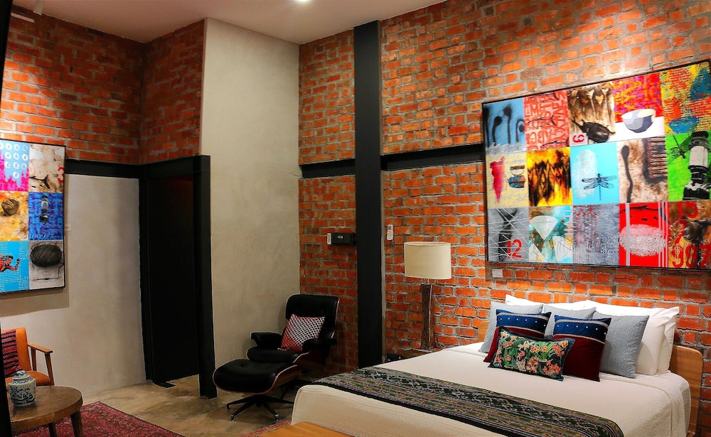 Premium Suite - Photo 10