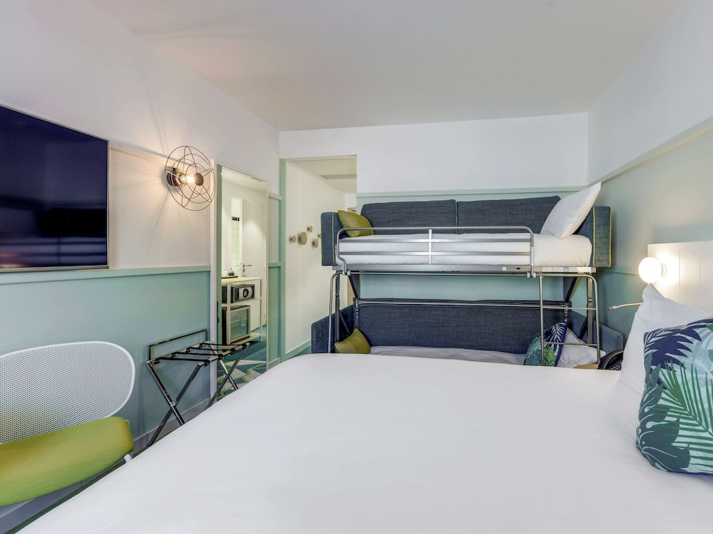 Family Room, Multiple Beds - Photo 3