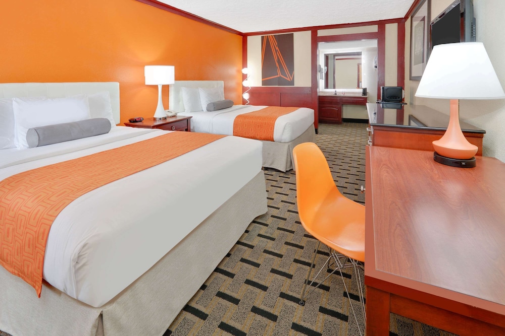 Room, 2 Queen Beds, Accessible, Non Smoking photo 1