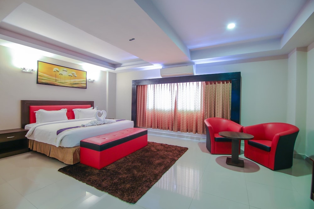 Deluxe Room, 1 King Bed photo 3