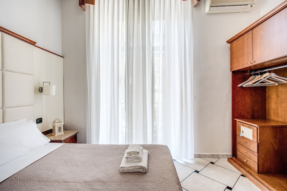 Standard Double or Twin Room - Photo 25